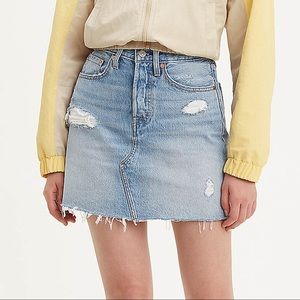 Levi’s high rise deconstructed skirt - Size 25